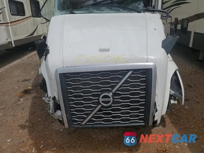Zdjęcie 7 z 10 samochodu: 2021 VOLVO VNL SEMI TRUCK VIN:4V4NC9EH7MN281601 - miniatura