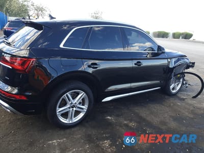 Trzecie zdjęcie samochodu z tyłu: 2024 AUDI Q5 E PREMIUM 55 VIN:WA1G2AFY2R2079310 - miniatura