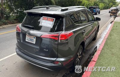Czwarte zdjęcie samochodu z boku: 2017 TOYOTA RAV4 XLE VIN:JTMWFREV4HD100009 - miniatura