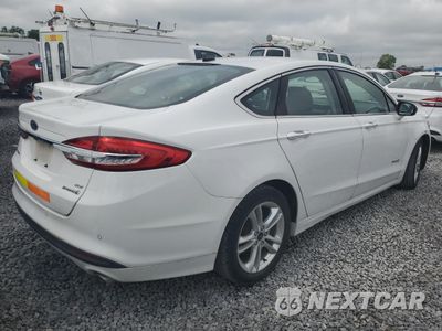 Trzecie zdjęcie samochodu z tyłu: 2018 FORD FUSION SE HYBRID VIN:3FA6P0LU4JR171961 - miniatura