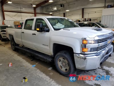 Czwarte zdjęcie samochodu z boku: 2018 CHEVROLET SILVERADO K3500 VIN:1GC4KYCY7JF239474 - miniatura