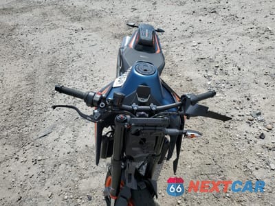 Piąte zdjęcie samochodu w środku: 2023 KTM 890 DUKE R VIN:VBKTU9402PM848852 - miniatura