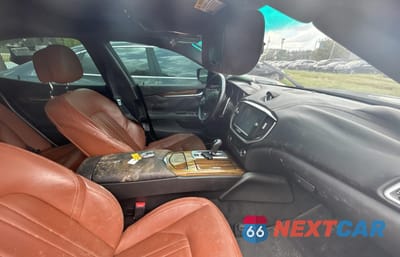 Piąte zdjęcie samochodu w środku: 2014 MASERATI GHIBLI VIN:ZAM57XSAXE1105514 - miniatura