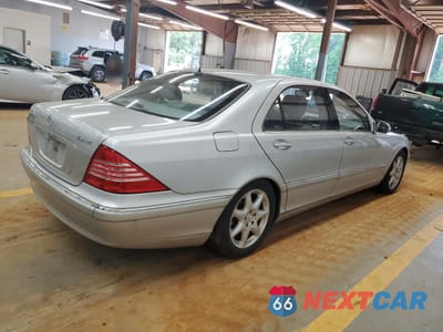 Trzecie zdjęcie samochodu z tyłu: 2005 MERCEDES-BENZ S 500 4MATIC VIN:WDBNG84J15A459430 - miniatura