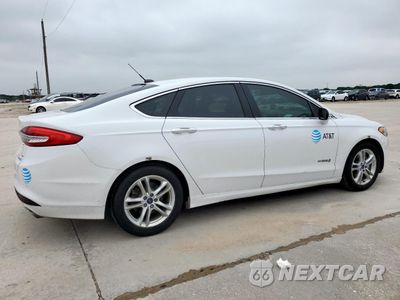 Trzecie zdjęcie samochodu z tyłu: 2018 FORD FUSION SE HYBRID VIN:3FA6P0LU5JR171886 - miniatura