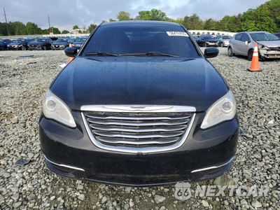 Piąte zdjęcie samochodu w środku: 2013 CHRYSLER 200 LX VIN:1C3CCBAB7DN715192 - miniatura