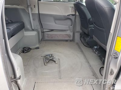 Zdjęcie 10 z 14 samochodu: 2014 TOYOTA SIENNA SPORT VIN:5TDXK3DC1ES457564 - miniatura