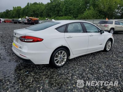 Trzecie zdjęcie samochodu z tyłu: 2019 FORD FUSION SE VIN:3FA6P0LU3KR124910 - miniatura