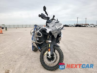Drugie zdjęcie samochodu z przodu: 2018 BMW R1200 GS ADVENTURE VIN:WB10A1203JZ967597 - miniatura