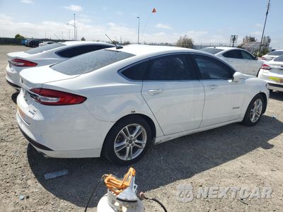 Trzecie zdjęcie samochodu z tyłu: 2018 FORD FUSION SE HYBRID VIN:3FA6P0LU7JR118672 - miniatura