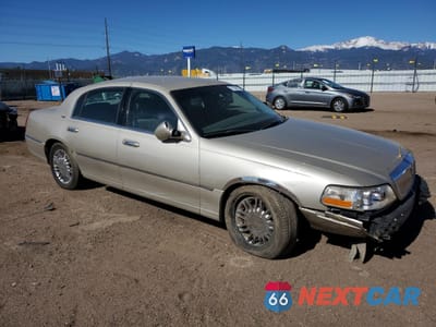 Czwarte zdjęcie samochodu z boku: 2009 LINCOLN TOWN CAR SIGNATURE LIMITED VIN:2LNHM82V09X623546 - miniatura