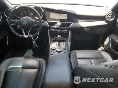 Zdjęcie 8 z 12 samochodu: 2018 ALFA ROMEO GIULIA VIN:ZARFAEBN1J7576966 - miniatura