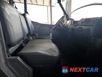 Piąte zdjęcie samochodu w środku: 2021 POLARIS RANGER CREW XP 1000 PREMIUM VIN:4XARSE99XM8470602 - miniatura