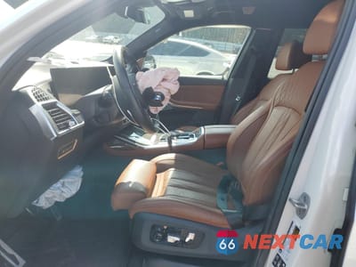 Zdjęcie 7 z 15 samochodu: 2024 BMW X7 M60I VIN:5UX33EM0XR9U89591 - miniatura
