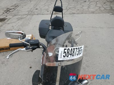 Piąte zdjęcie samochodu w środku: 2018 HARLEY-DAVIDSON FLHCS HERITAGE CLASSIC 114 VIN:1HD1YBK1XJC013786 - miniatura