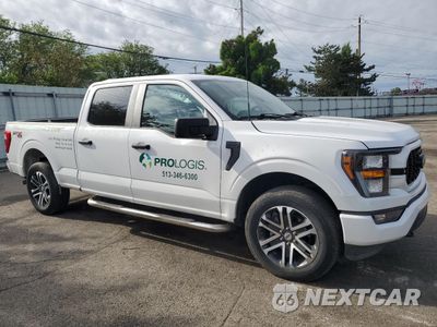 Czwarte zdjęcie samochodu z boku: 2023 FORD F150 SUPERCREW VIN:1FTFW1E53PKD87712 - miniatura