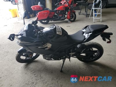 Trzecie zdjęcie samochodu z tyłu: 2019 KAWASAKI EX400 VIN:JKAEXKG12KDA30105 - miniatura