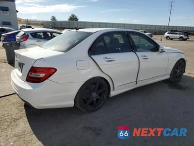 Trzecie zdjęcie samochodu z tyłu: 2014 MERCEDES-BENZ C 250 VIN:WDDGF4HB3ER306726 - miniatura