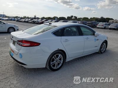 Trzecie zdjęcie samochodu z tyłu: 2018 FORD FUSION SE HYBRID VIN:3FA6P0LU0JR163517 - miniatura