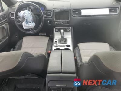 Zdjęcie 8 z 12 samochodu: 2017 VOLKSWAGEN TOUAREG VIN:WVGRF7BP2HD001093 - miniatura