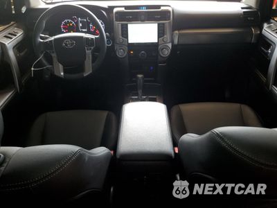 Zdjęcie 8 z 14 samochodu: 2021 TOYOTA 4RUNNER SR5 VIN:JTEFU5JR3M5246313 - miniatura