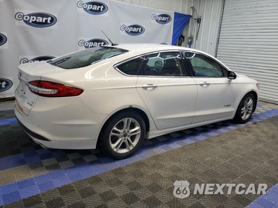 Trzecie zdjęcie samochodu z tyłu: 2018 FORD FUSION SE HYBRID VIN:3FA6P0LUXJR129942 - miniatura