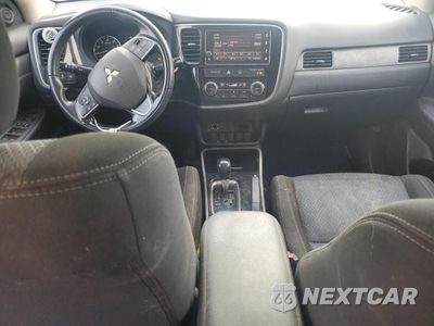 Zdjęcie 8 z 13 samochodu: 2018 MITSUBISHI OUTLANDER SE VIN:JA4AD3A3XJJ004954 - miniatura
