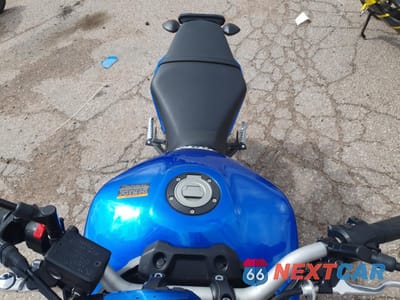 Piąte zdjęcie samochodu w środku: 2016 YAMAHA FZ09 VIN:JYARN33E0GA009511 - miniatura