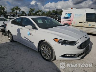 Czwarte zdjęcie samochodu z boku: 2017 FORD FUSION SE HYBRID VIN:3FA6P0LU5HR409472 - miniatura