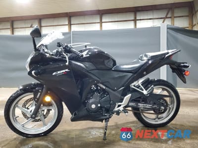 Trzecie zdjęcie samochodu z tyłu: 2011 HONDA CBR250 R VIN:MLHMC4115B5004152 - miniatura