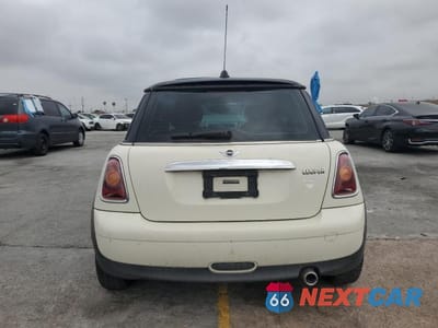 Zdjęcie 6 z 13 samochodu: 2007 MINI COOPER VIN:WMWMF33537TT53475 - miniatura