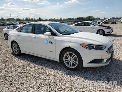 Czwarte zdjęcie samochodu z boku: 2018 FORD FUSION SE HYBRID VIN:3FA6P0LU0JR171861 - miniatura