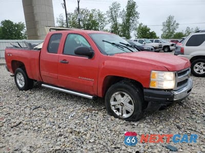 Czwarte zdjęcie samochodu z boku: 2011 CHEVROLET SILVERADO K1500 LT VIN:1GCRKSE33BZ405347 - miniatura