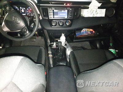 Zdjęcie 8 z 12 samochodu: 2018 TOYOTA RAV4 LE VIN:JTMZFREV1JJ191857 - miniatura