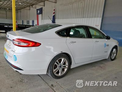 Trzecie zdjęcie samochodu z tyłu: 2018 FORD FUSION SE HYBRID VIN:3FA6P0LU1JR171576 - miniatura