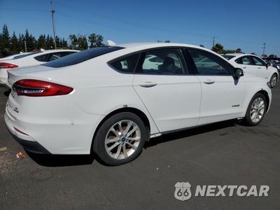 Trzecie zdjęcie samochodu z tyłu: 2019 FORD FUSION SE VIN:3FA6P0LU3KR124874 - miniatura