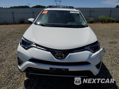 Piąte zdjęcie samochodu w środku: 2017 TOYOTA RAV4 XLE VIN:JTMWFREV4HJ715662 - miniatura