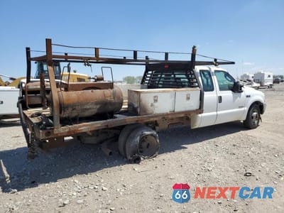 Trzecie zdjęcie samochodu z tyłu: 2004 FORD F350 SUPER DUTY VIN:1FDWX36PX4EC15630 - miniatura