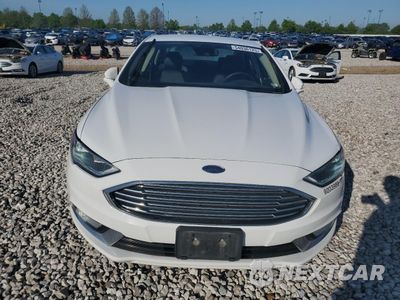 Piąte zdjęcie samochodu w środku: 2017 FORD FUSION SE HYBRID VIN:3FA6P0LUXHR408902 - miniatura