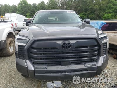 Piąte zdjęcie samochodu w środku: 2023 TOYOTA TUNDRA CREWMAX SR VIN:5TFLA5DB6PX105842 - miniatura