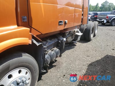 Zdjęcie 9 z 10 samochodu: 2012 VOLVO VN VNL VIN:4V4NC9EH2CN537366 - miniatura