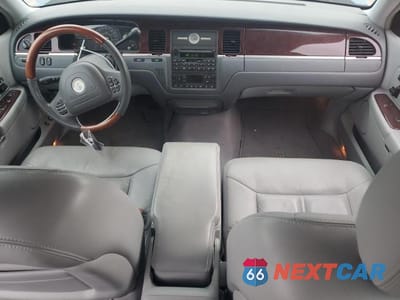 Zdjęcie 8 z 12 samochodu: 2004 LINCOLN TOWN CAR ULTIMATE VIN:1LNHM83W74Y648282 - miniatura