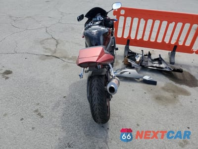 Czwarte zdjęcie samochodu z boku: 2008 YAMAHA YZFR6 S VIN:JYARJ06E98A036679 - miniatura