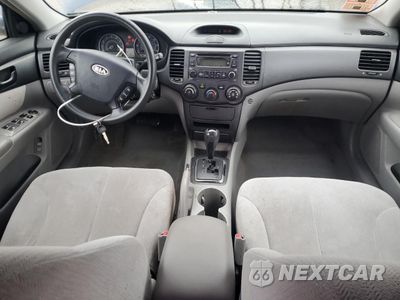 Zdjęcie 8 z 12 samochodu: 2006 KIA OPTIMA LX VIN:KNAGE123965050028 - miniatura