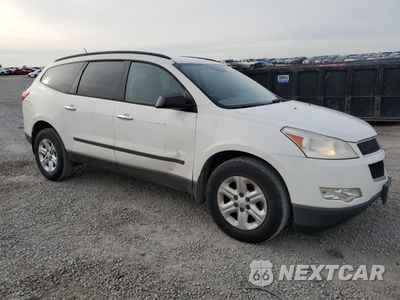 Czwarte zdjęcie samochodu z boku: 2010 CHEVROLET TRAVERSE LS VIN:1GNLVEEDXAJ207800 - miniatura