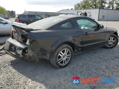 Trzecie zdjęcie samochodu z tyłu: 2005 FORD MUSTANG GT VIN:1ZVFT82H355101074 - miniatura