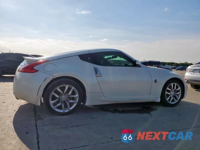 Trzecie zdjęcie samochodu z tyłu: 2013 NISSAN 370Z BASE VIN:JN1AZ4EH6DM381015 - miniatura
