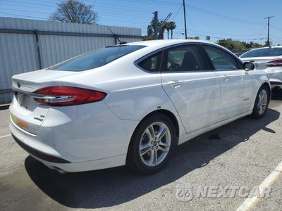 Trzecie zdjęcie samochodu z tyłu: 2018 FORD FUSION SE HYBRID VIN:3FA6P0LU6JR172139 - miniatura