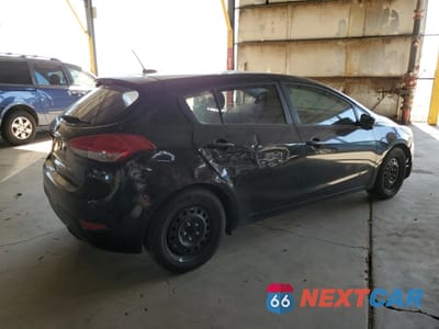 Trzecie zdjęcie samochodu z tyłu: 2016 KIA FORTE LX VIN:KNAFK5A84G5639921 - miniatura