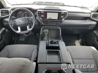 Zdjęcie 8 z 15 samochodu: 2024 TOYOTA TUNDRA CREWMAX SR VIN:5TFLA5DB6RX142442 - miniatura